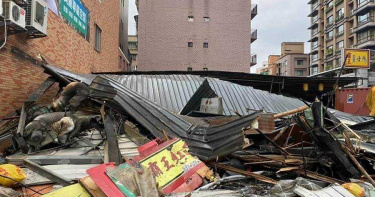 「霸王薑母鴨」疑黑道介入?清晨遭強拆店內還有人...險遭壓扁