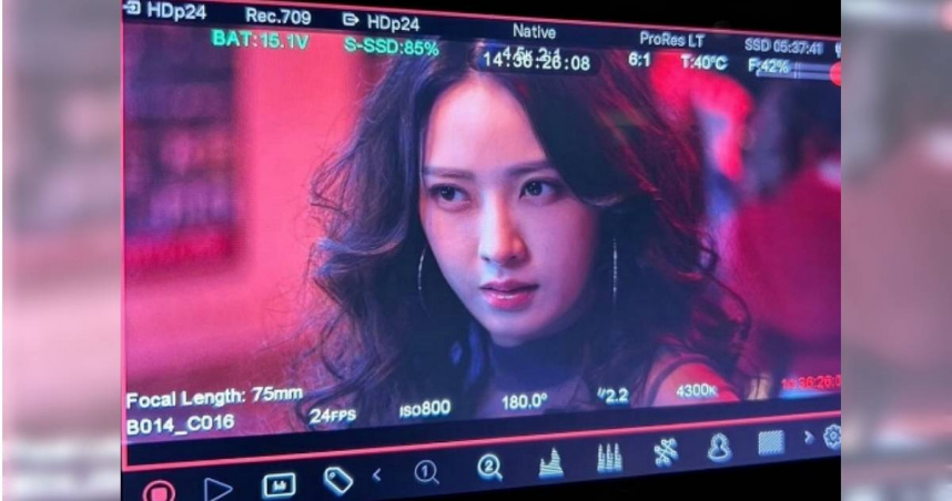 女星客串《欠妳的那場婚禮》辣翻　跨坐朱軒洋激吻！觀眾驚呼沒認出來
