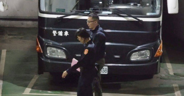 新北市金山警分局兩線一警官李語堂,涉嫌在所長期間幫詐騙集團查個資,9日深夜遭法院裁定收押。(圖/報系資料照)