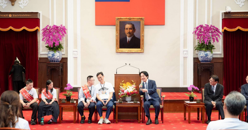 首屆金唐獎得主晉見總統　用努力翻轉社會眼光