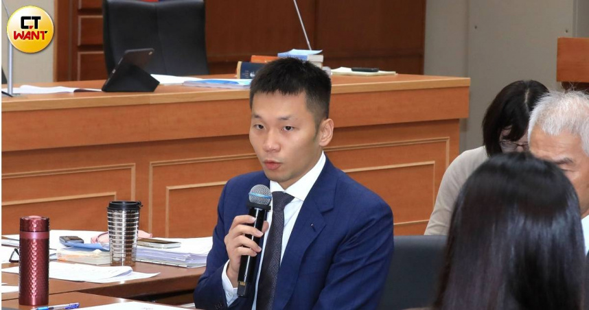 運動部長李洋針對瓊斯盃地主保障條款爭議，要求籃協積極檢討。（圖／周志龍攝）
