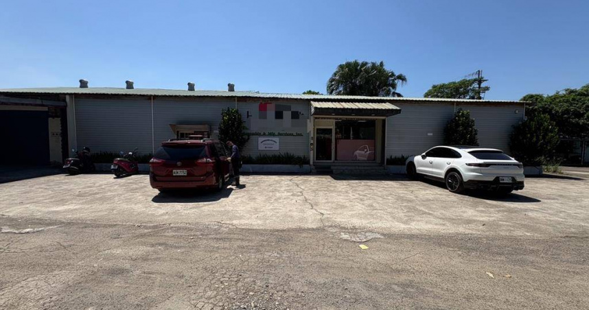 桃園蘆竹科技廠突冒濃煙！員工拿滅火器撲火　2人送醫「1人嚇到癱軟」
