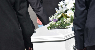 被告知「丈夫死於新冠肺炎」!妻悲痛埋葬...4天後尪竟「復活返家」