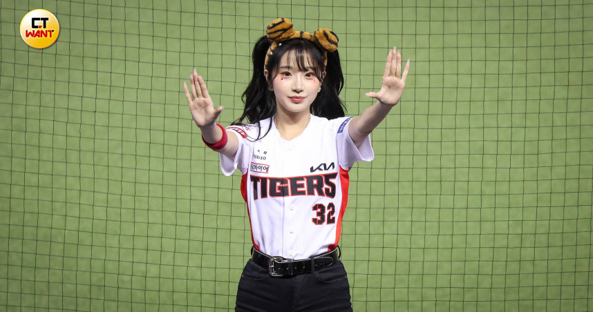 啦啦隊女神李珠珢加富邦Angels，簽約金傳出高達1000萬。（圖／楊澍攝）