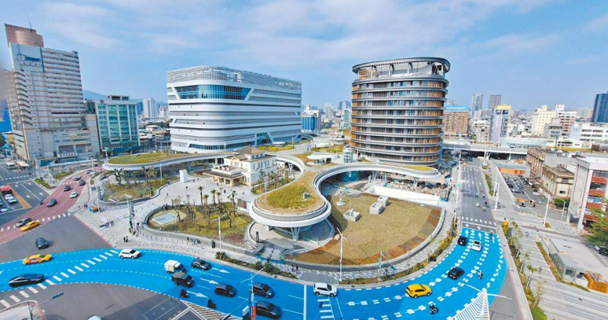 交通部將有道安3箭提升行人安全。另高鐵南延採「高雄案」，預計8月啟動一階環評。圖為高雄車站。（圖／報系資料照）