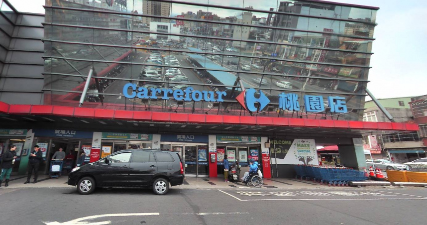 家樂福桃園店因為租約到期，宣布結束營業。（圖／翻攝自Google Map）