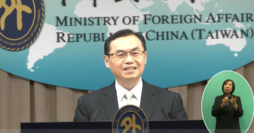 前駐教廷大使李世明退職，由外交部亞非司長賀忠義接任。（圖／翻攝自外交部直播）