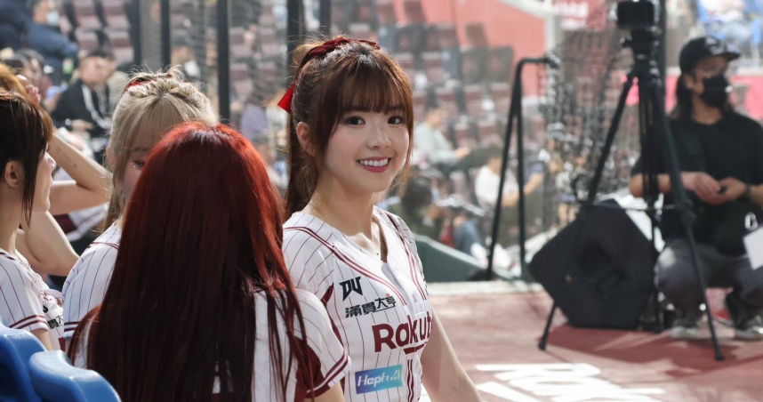 電豹女笑笑是最快完成職籃、職棒轉戰的啦啦隊女神。（圖／想想時間有限公司提供）