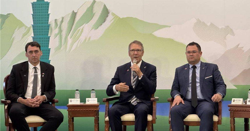 我方爭取加入「跨太平洋夥伴全面進步協定」（CPTPP），2021年申請至今仍未果。紐西蘭國家黨大黨鞭史密斯（Stuart Smith）今（17）日被問及相關問題時並無正面答覆，僅強調如果想要加入CPTPP這類區域貿易組織，當個可靠的貿易夥伴相當重要。（圖／中國時報李奇叡攝）