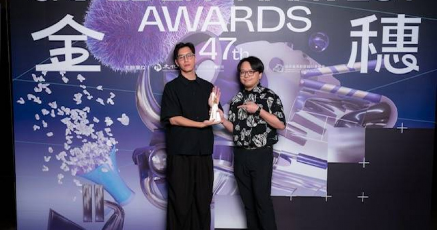 《青春的回擊殺球》導演王浩泰（右）感謝爸爸讓他愛上電影。（圖／金穗獎提供）