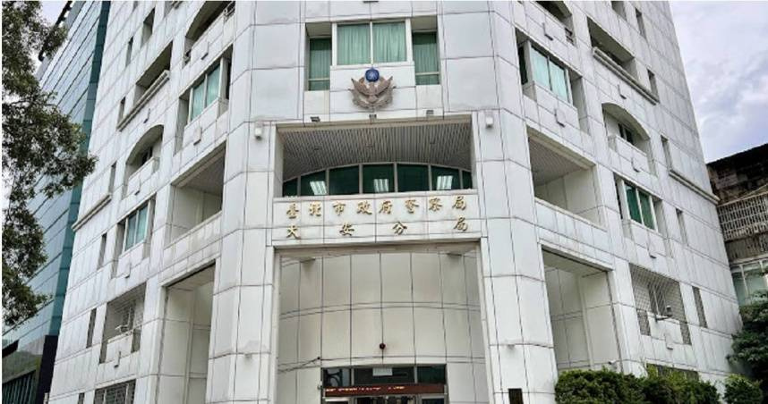 郭姓警員涉嫌在派出所內的公用廁所，安裝針孔攝影機偷拍如廁畫面，受害女性多達60人。（圖／擷取自Google Maps）