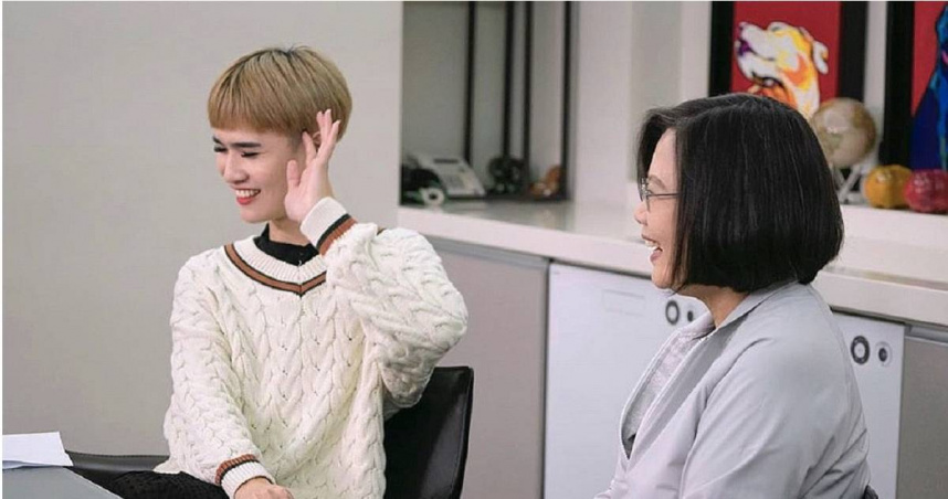 網紅鍾明軒與前總統蔡英文。（圖／翻攝自Instagram／@big_star_ken）