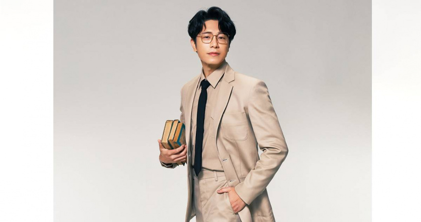 韋禮安以文藝造型詮釋情歌〈不變〉。（圖／索尼音樂提供）