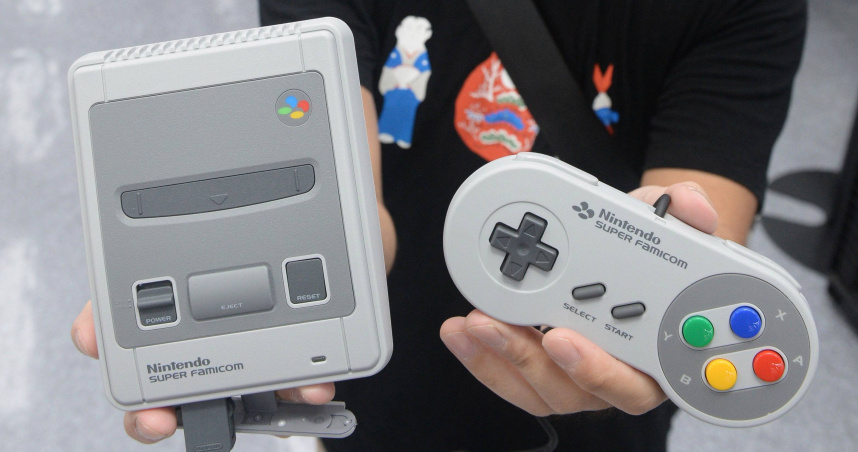 福島百歲人瑞靈巧操作手把，天天花上數小時玩電動。（示意圖／達志／美聯社）