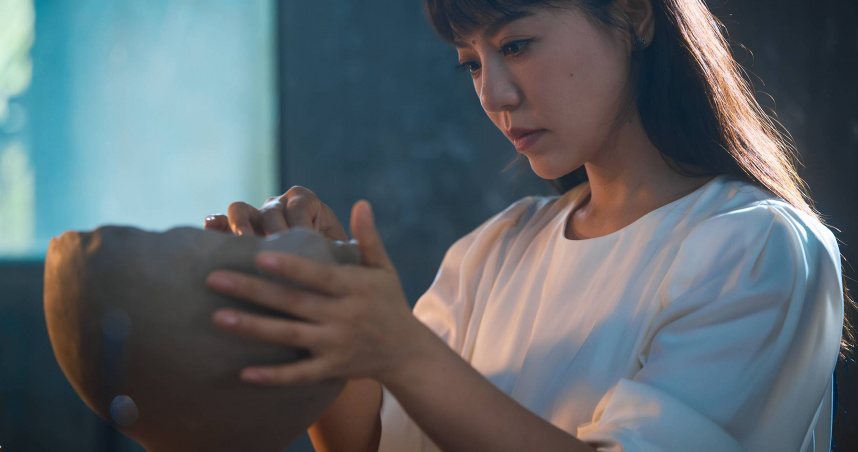 丁噹為電影《泥娃娃》演唱主題曲。（圖／相信音樂提供）