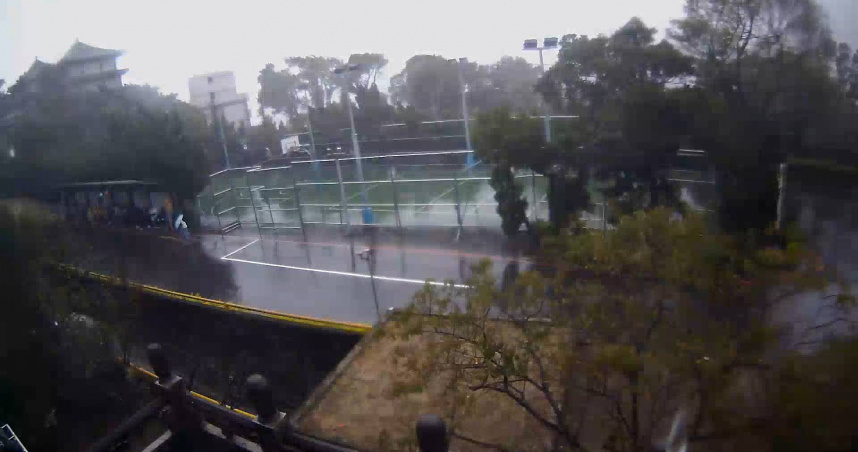 文化大學出現11級強陣風，校方宣布今日下午3時起停課，明日改採線上遠距教學。（圖／翻攝自文化大學官網）