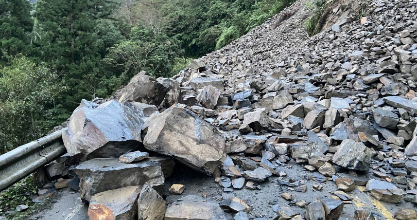 太平山國家森林遊樂區內道路「宜專一線」8.5公里處發生土石崩落。（圖／翻攝自臉書／太平山國家森林遊樂區）