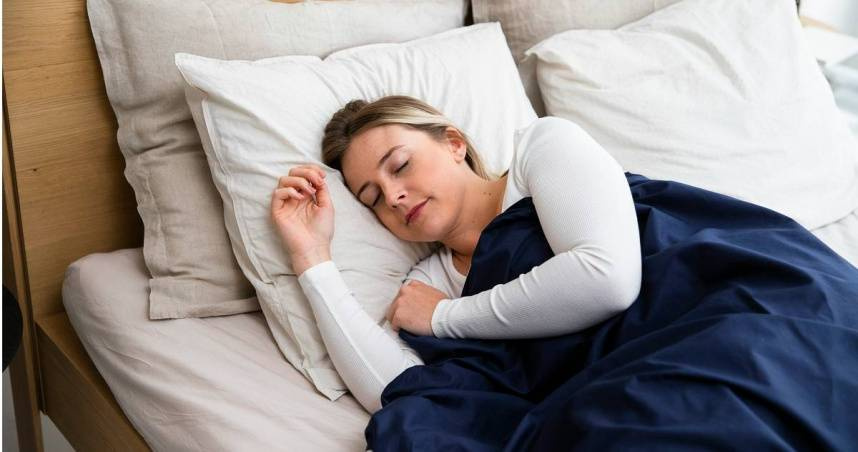 睡覺「1習慣」大增67%糖尿病風險。（示意圖／unsplash）