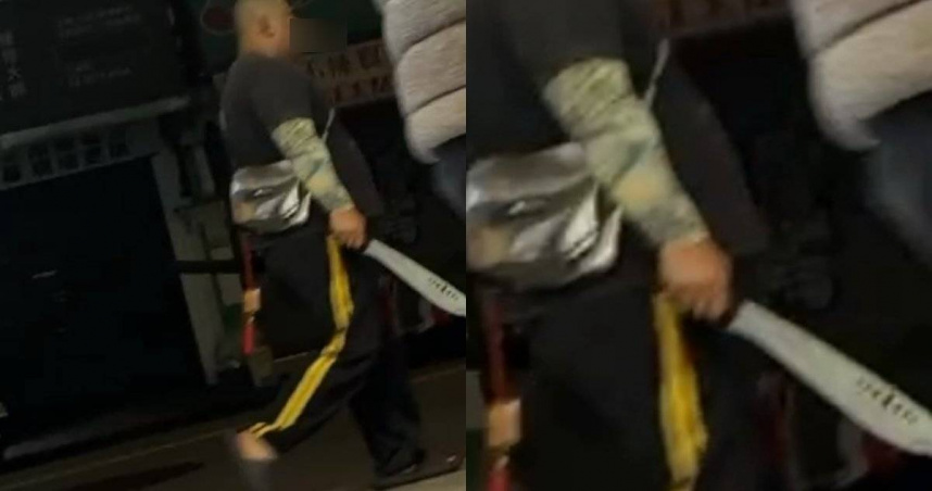 士林夜市凌晨有男子持開山刀在街上行走。（圖／翻攝Threads／＠hxuxxzi）