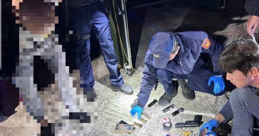 南投深夜追捕毒犯辣椒水壓制驚現改造手槍。（圖 ／翻攝畫面）
