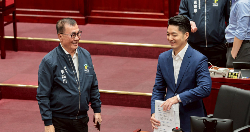 李四川（左）正式卸下台北市副市長職務，正式投入新北市長選戰。（圖／黃耀徵攝）