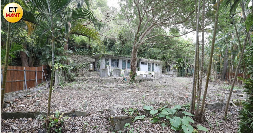 坐落在台北市士林官邸的「舊營舍」過去駐守了不少專門守衛先總統蔣介石一家的精兵，如今被列入「國定古蹟範圍」的舊營舍竟被突襲拆除，在地直呼北市府太「鴨霸」。（圖／方萬民攝）