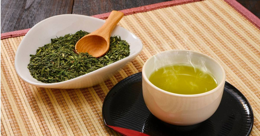 曾建銘提醒，喝茶雖有益健康，但由於市面上手搖飲、瓶裝茶大多含有化學添加物，反而可能引發身體發炎。（示意圖／photoAC）