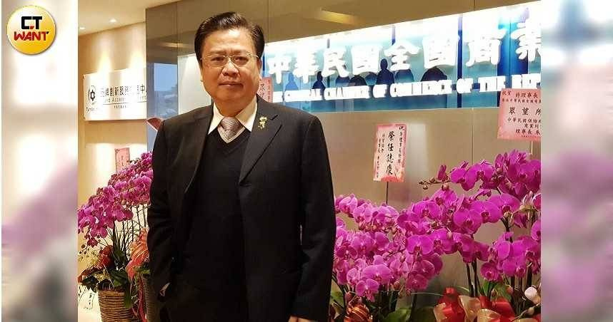 全國商業總會理事長許舒博針對中國提出10項惠台措施發聲，呼籲政府以產業發展與民眾利益為優先考量。（圖／CTWANT攝影組）