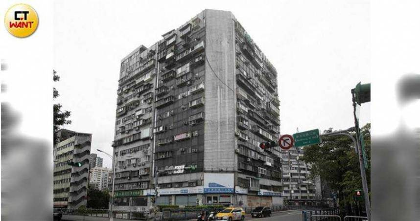 台北知名凶宅「錦新大樓」近日再因高租金掀起熱議。（圖／本刊攝影組）