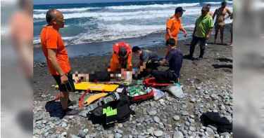台東都蘭觀海平台國中生溺水垂危 海巡送醫搶救中