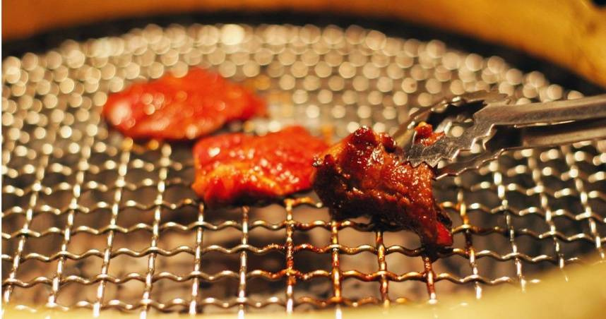 燒肉吃到飽店競爭激烈，不少民眾為了用實惠價格大啖肉品，常抱持「一定要吃回本」的心態。（示意圖／photoAC）