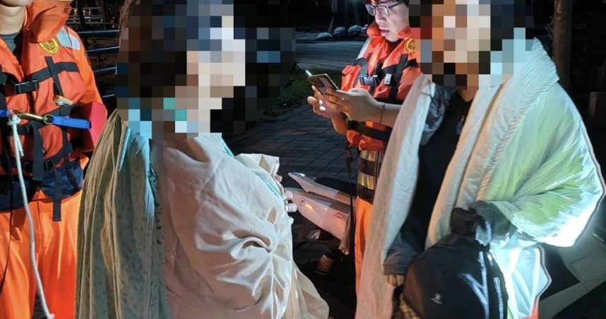 東港戲水驚魂！2女遇漲潮困消波塊　海巡急出動救回一命