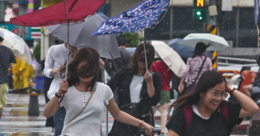 8月首日迎雙颱!輕颱「哈格比」晚間提早生成 週日下半天最近台灣