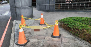 台北市關渡捷運站附近一處社區大樓今（19）日清晨6時許，一名11歲女童從13樓住家墜下。（圖／民眾提供）