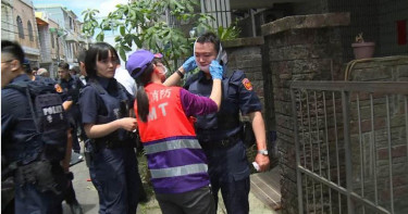 喪盡天良!孫子踹嬤毆母 警方到場「頸部被砍」共5警受傷