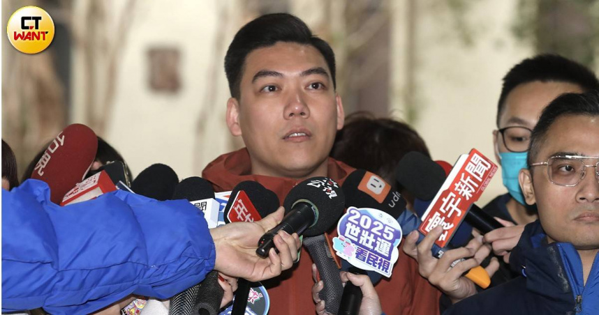 「地動刪瑤」今送2836份連署書提案罷免吳思瑤，宣誓國會要除謠。（圖／劉耿豪攝）