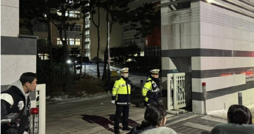 南韓大田市一間小學發生驚悚凶殺案！一名48歲女老師不知何原因，竟持刀狂刺8歲女學童，導致女童全身多處刀傷，緊急送醫搶救仍宣告不治。（圖／擷取自X）