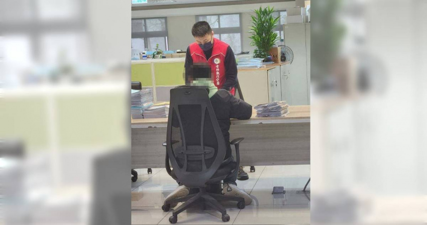 盛姓女子長期積欠健保費、稅金、交通罰鍰等共54萬餘元，因此遭出入境限制，為此，盛女滯留中國7年，與家人分隔兩岸。（圖／翻攝畫面）