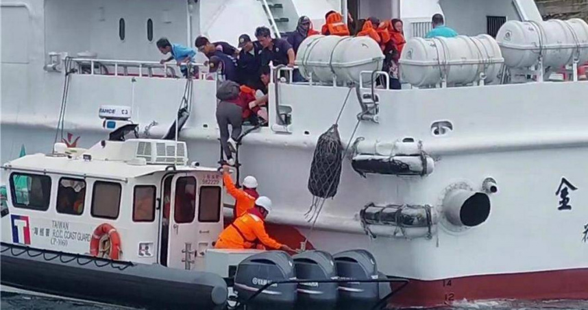 從蘭嶼返台的旅客，28日因金星三號客輪在蘭嶼擱淺，幸好平安獲救，但滯島3天。（圖／讀者提供）