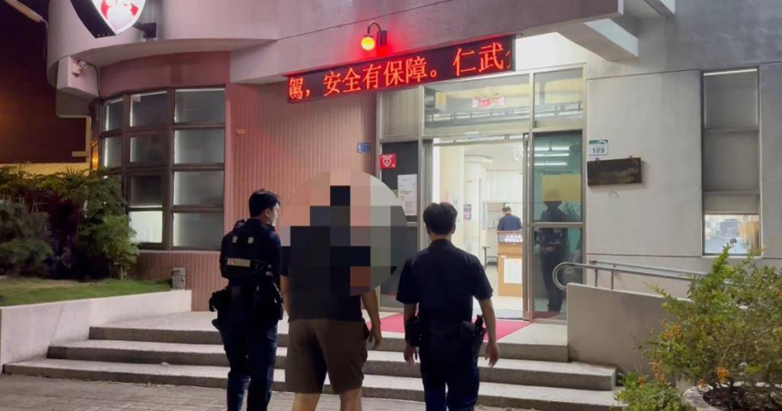 翁姓男子騷擾女童還想觸碰對方，遭警方帶回調查，並被依性騷擾防治法送辦。（圖／翻攝畫面）