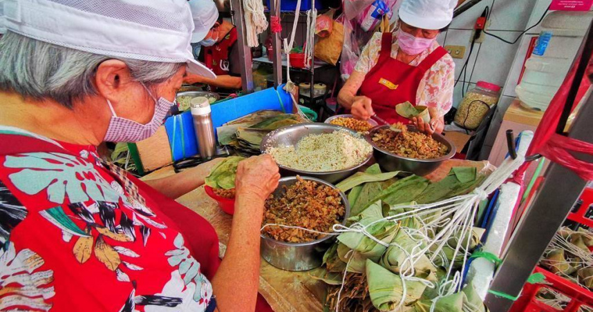 施碧蓮說，包粽的達人們都是她的「閨蜜」義氣相挺。（圖／報系資料照）