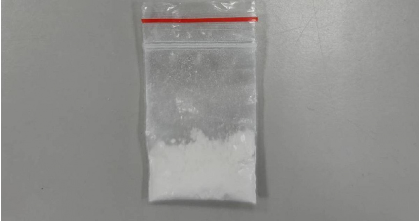 2男騎乘機車形跡可疑，大同分局警方逮通緝犯起獲海洛因。（ 圖／翻攝畫面）