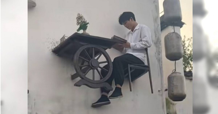 江西省婺女洲渡假村1份「上班只要看書就好，但要坐在天上看」的暑期工讀引起網友熱議。（圖／擷取自「杭州網」抖音）