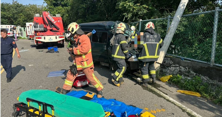 混凝土車與箱型車發生嚴重車禍，2人重傷送醫。（圖／翻攝畫面）