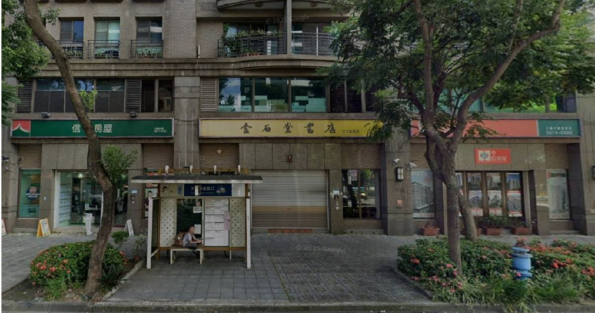 三峽北大特區的金石堂書店熄燈。（圖／Google Map）