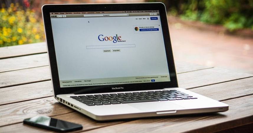 不少消費者習慣依賴Google評論評分，但評論真實性引發熱議。（示意圖／Pixabay）