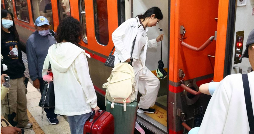 台鐵每日8時開始誤點。（圖／報系資料照）