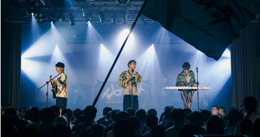 搖滾樂團八青哥舉辦演唱會。（圖／Legacy Taipei 傳音樂展演空間 、青春音樂提供）