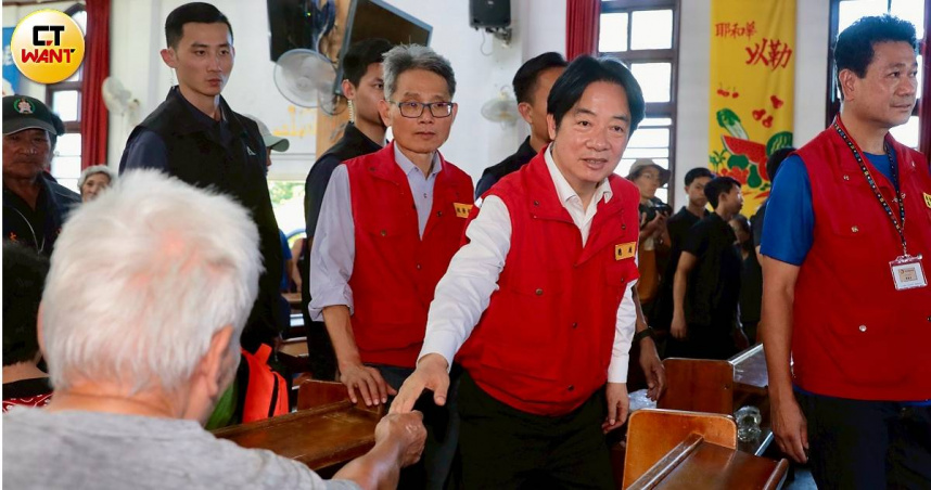 總統賴清德25日赴馬太鞍教會關心受災民眾。（圖／黃耀徵攝）