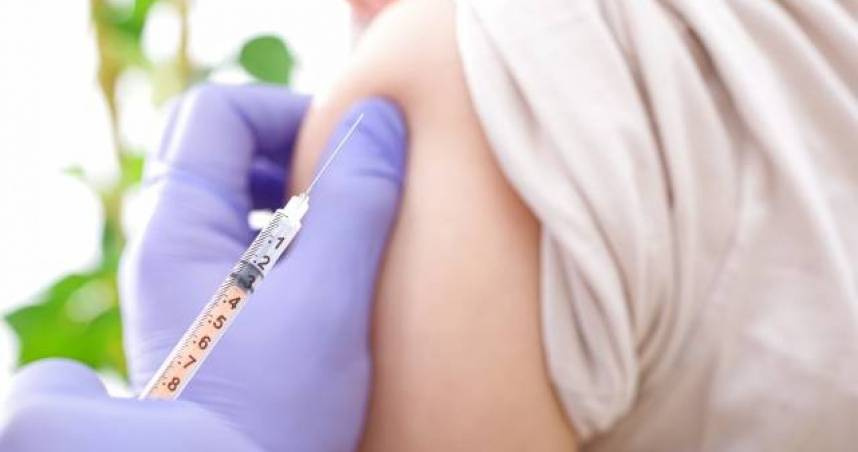 日本流感疫情升溫,醫師建議民眾可以到診所施打自費疫苗。(示意圖/photoAC)